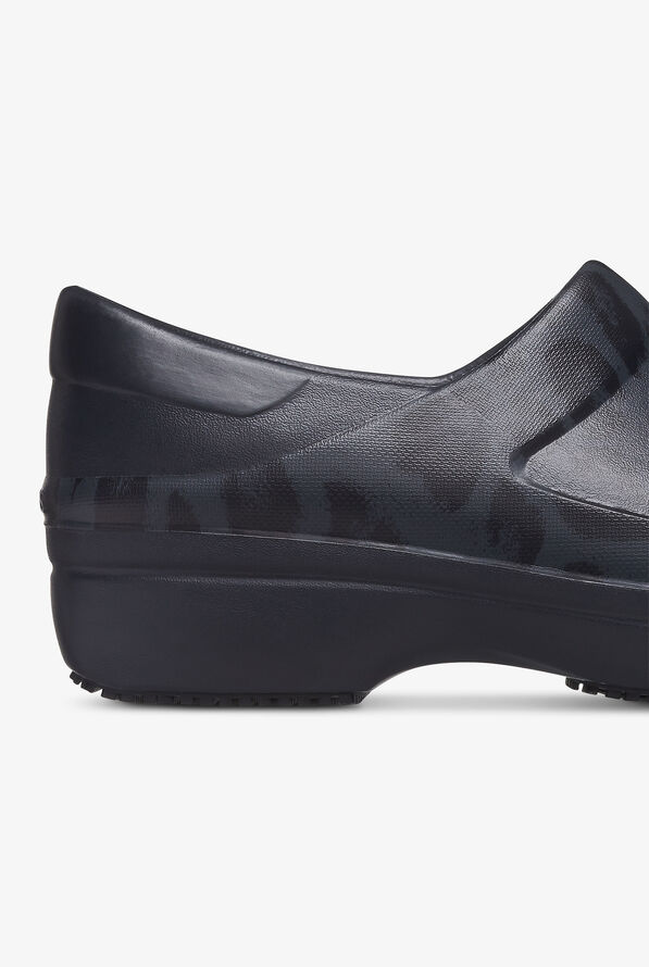 Crocs™ Women's Black/ Leopard Neria Pro II Graphic Clogs - null - 4