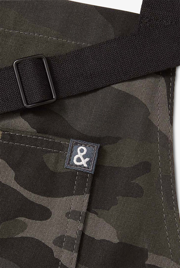 Hedley and Bennett Alder Camo Print Essential Unisex Apron - null - 2