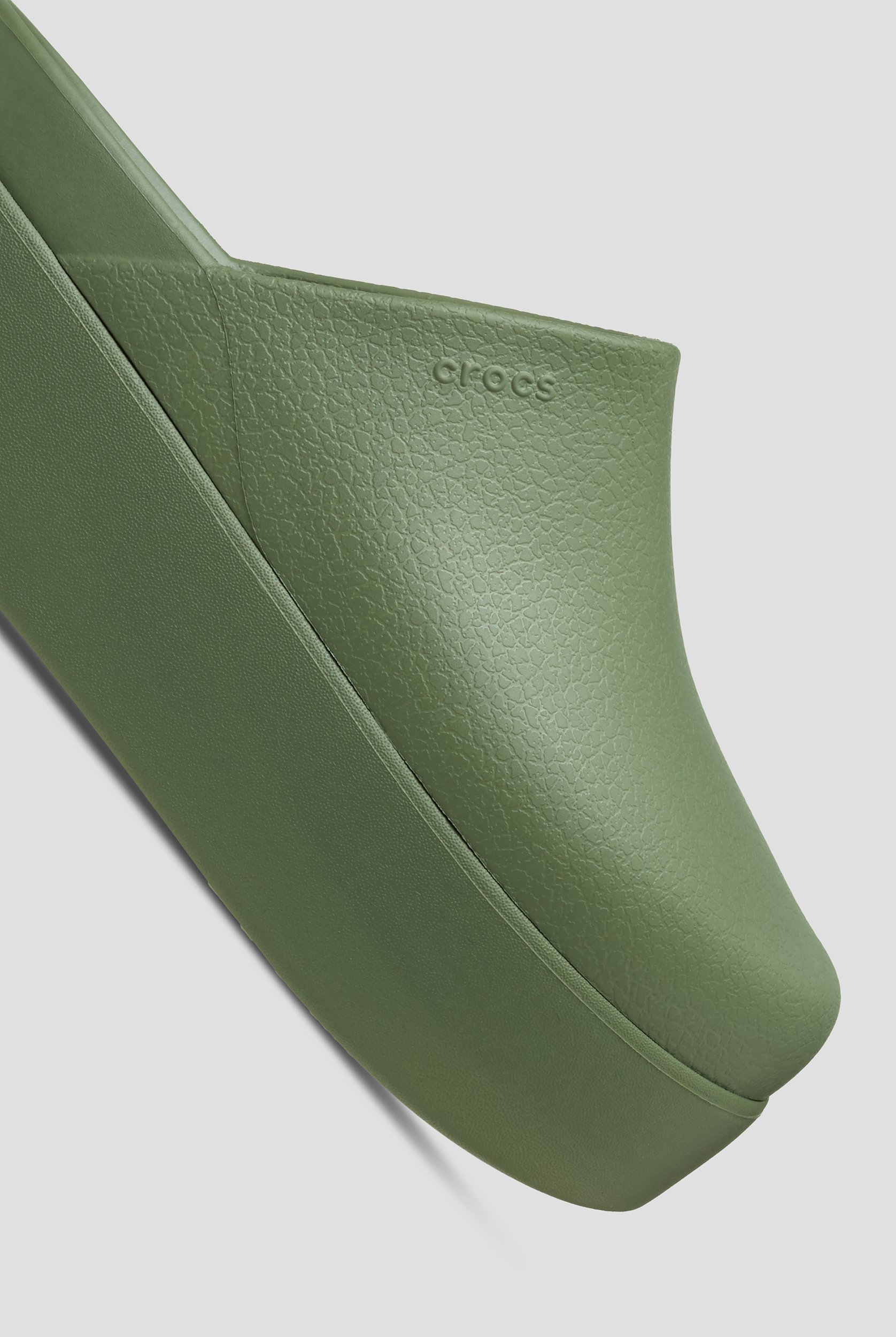 Zuecos Crocs&trade; Cargo Dylan Platform para mujer