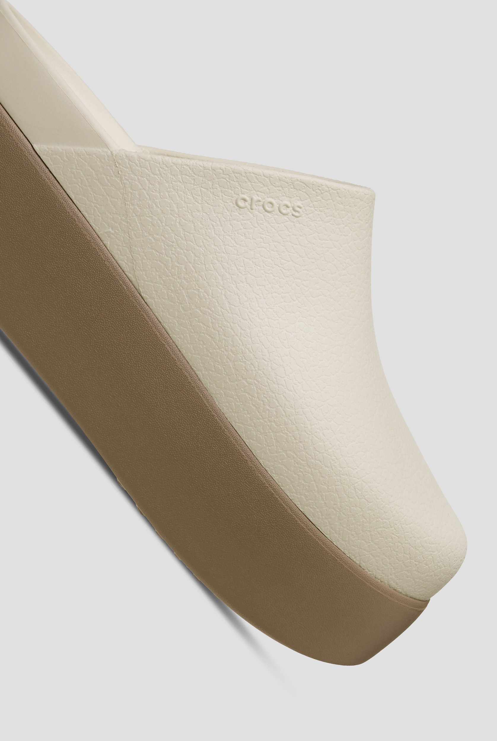 Zuecos Crocs&trade; Frappe / Latte Dylan Platform para mujer